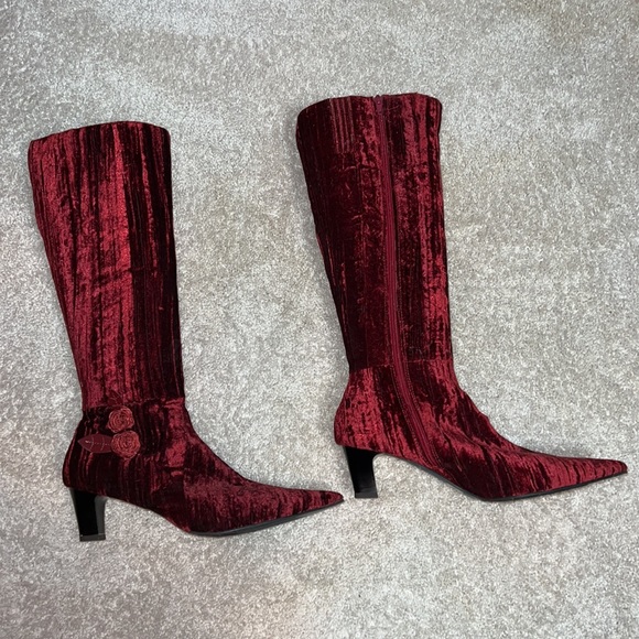 Jessica London Red velvet colored knee high boots w- chunky heel. - Picture 2 of 6